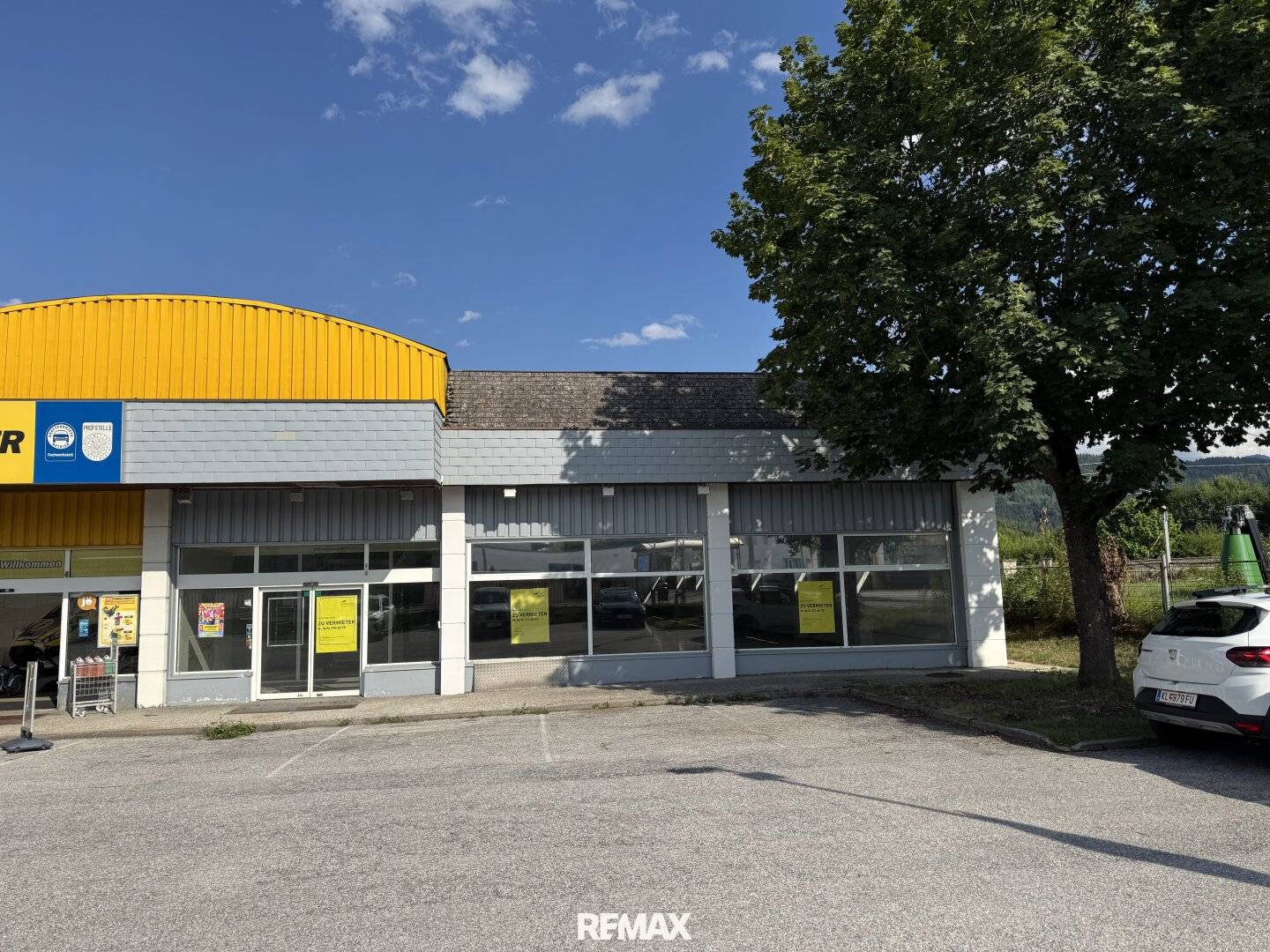 Investment property in Rosentaler Straße, rental income present including free still rentable usable area, multifunctional commercial space