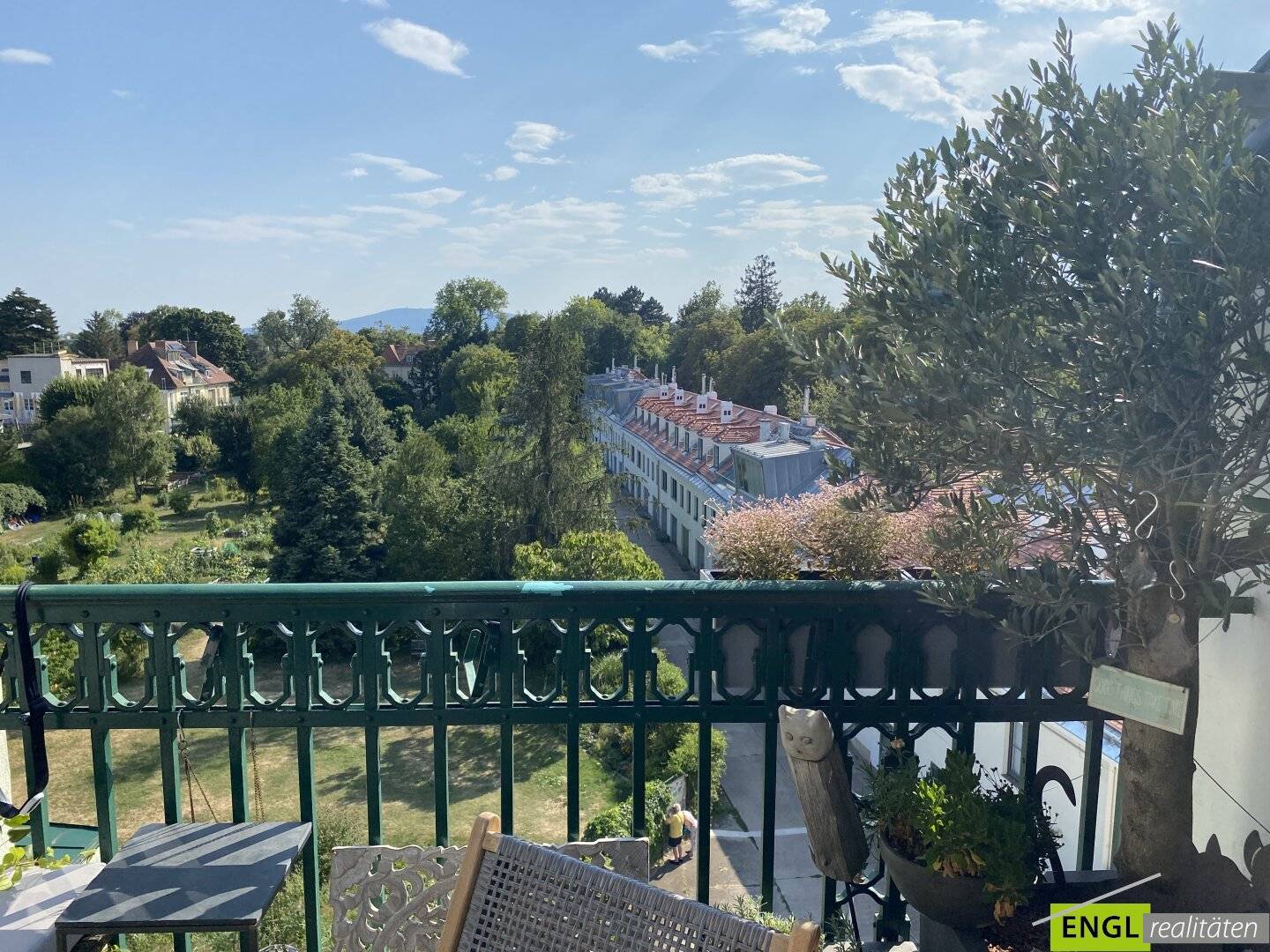 Above the roofs of Alt-Hetzendorf - Unobstructed green view