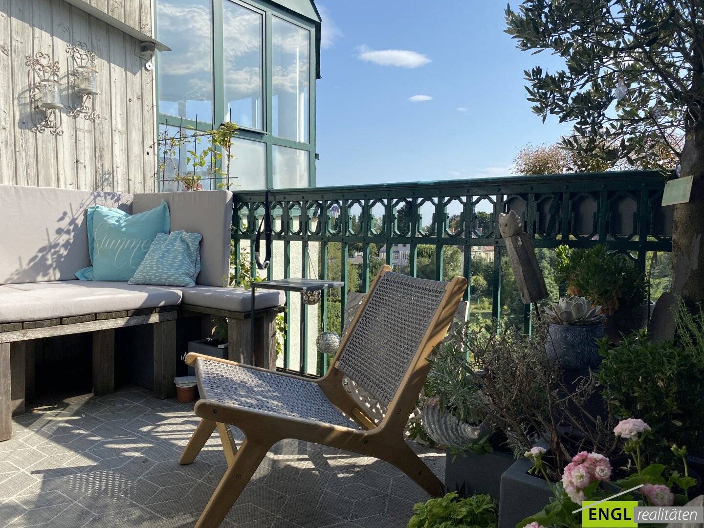 Above the roofs of Alt-Hetzendorf - Unobstructed green view