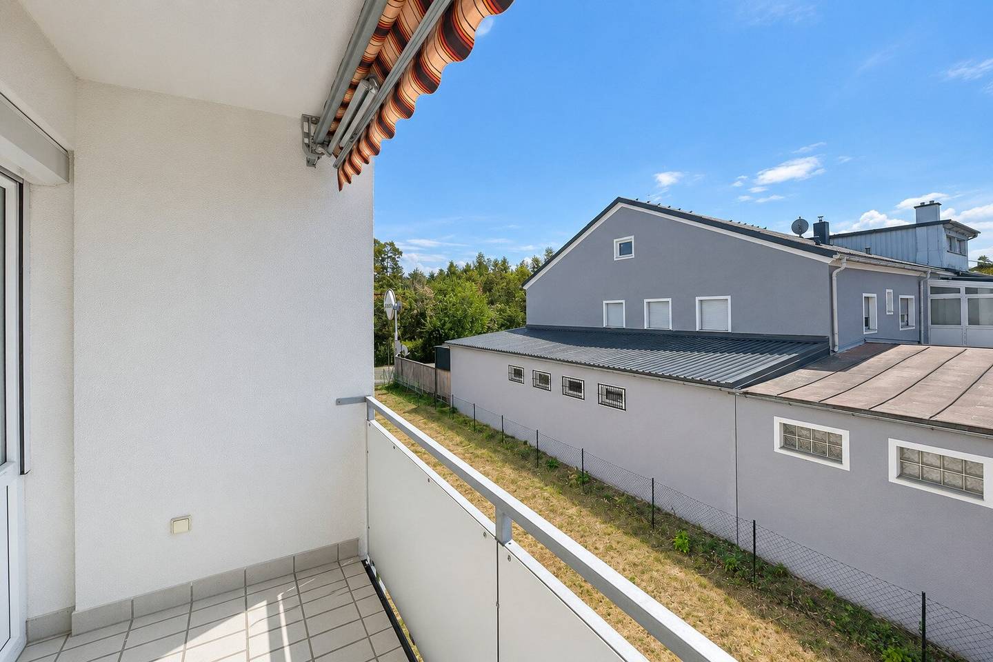 Modern 4-room apartment with balcony in Neuzeug – like new, 90m², 1st floor