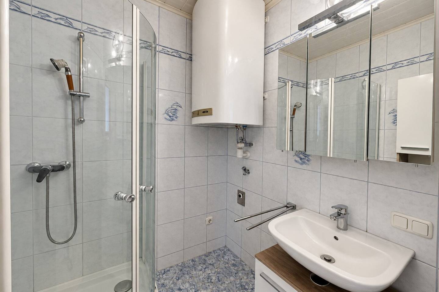 Modern 4-room apartment with balcony in Neuzeug – like new, 90m², 1st floor