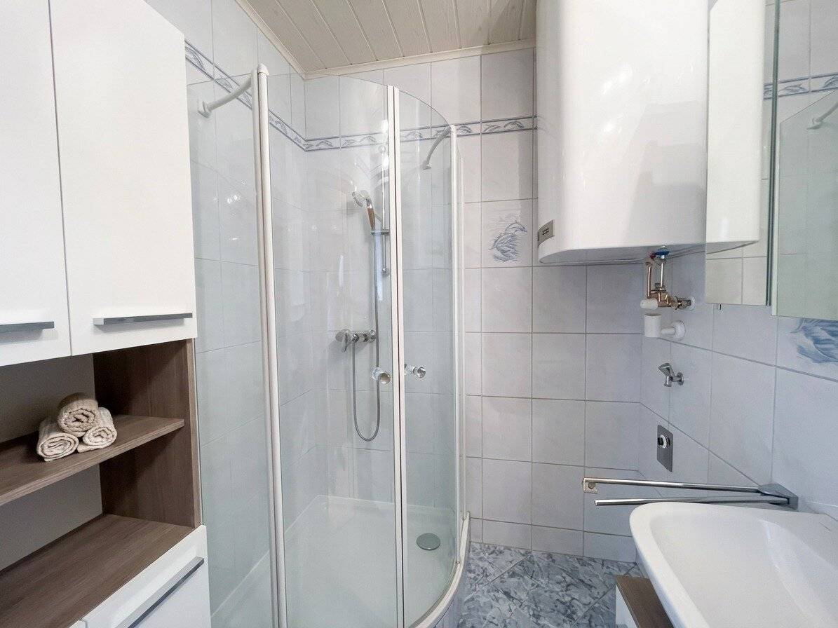 Modern 4-room apartment with balcony in Neuzeug – like new, 90m², 1st floor