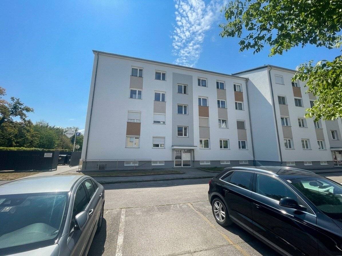 Modern 4-room apartment with balcony in Neuzeug – like new, 90m², 1st floor