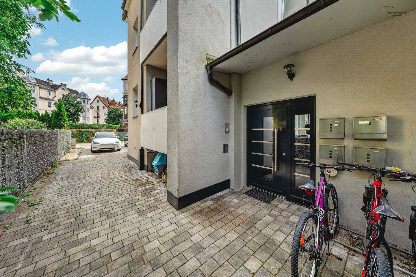 Dachgeschosswohnung zentral ruhig mit Lift und Einbauküche