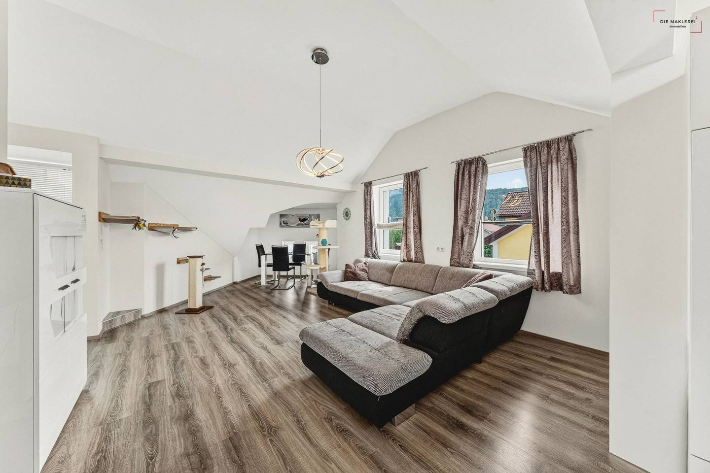 Dachgeschosswohnung zentral ruhig mit Lift und Einbauküche