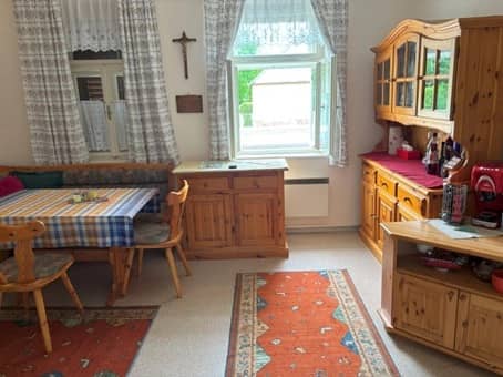 Gepflegte Familienwohnung mit großem Garten und Garage