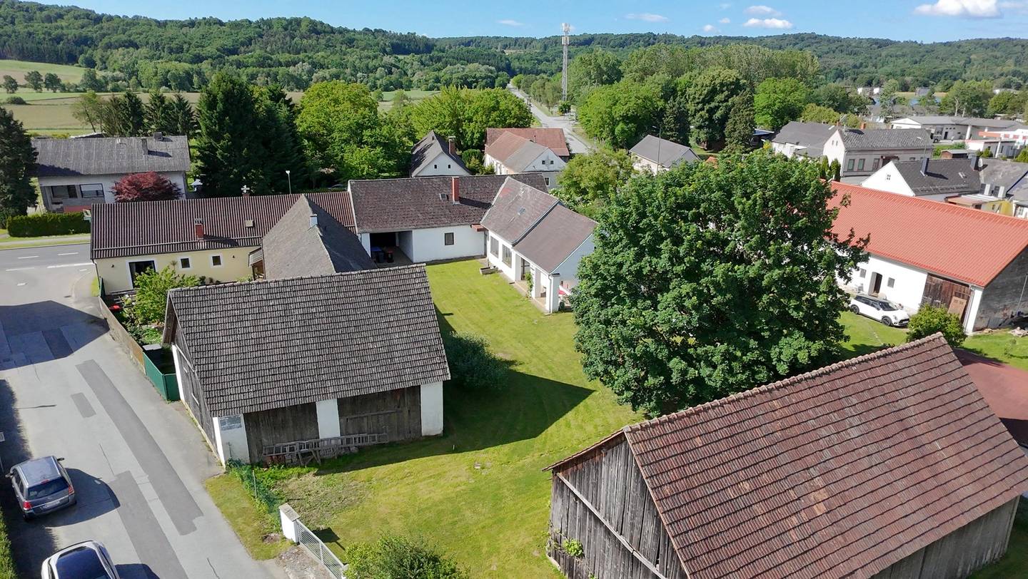Gepflegte Familienwohnung mit großem Garten und Garage