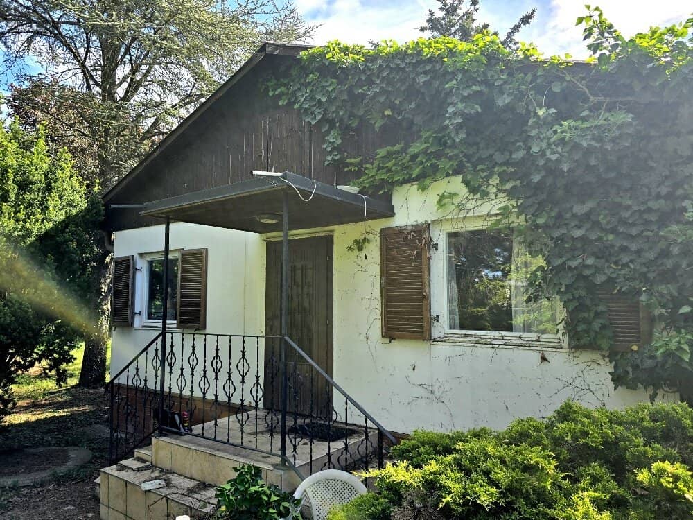 Grundstück mit kleinem Haus in Ruhelage neben Wien