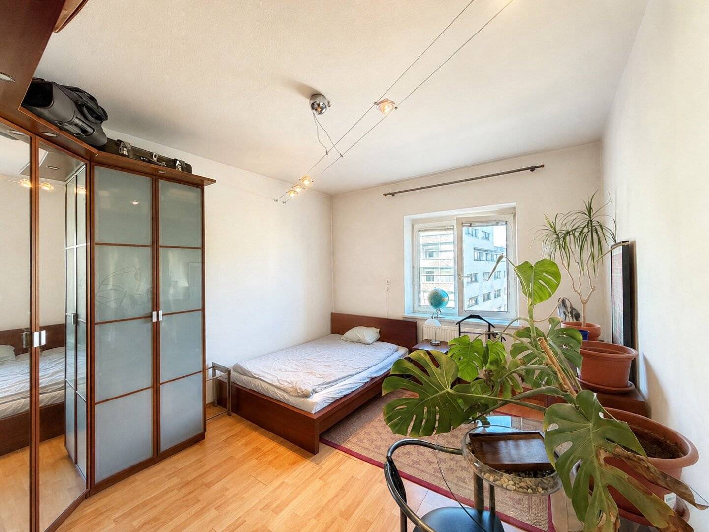 Charming 2-room apartment with separate kitchen and elevator