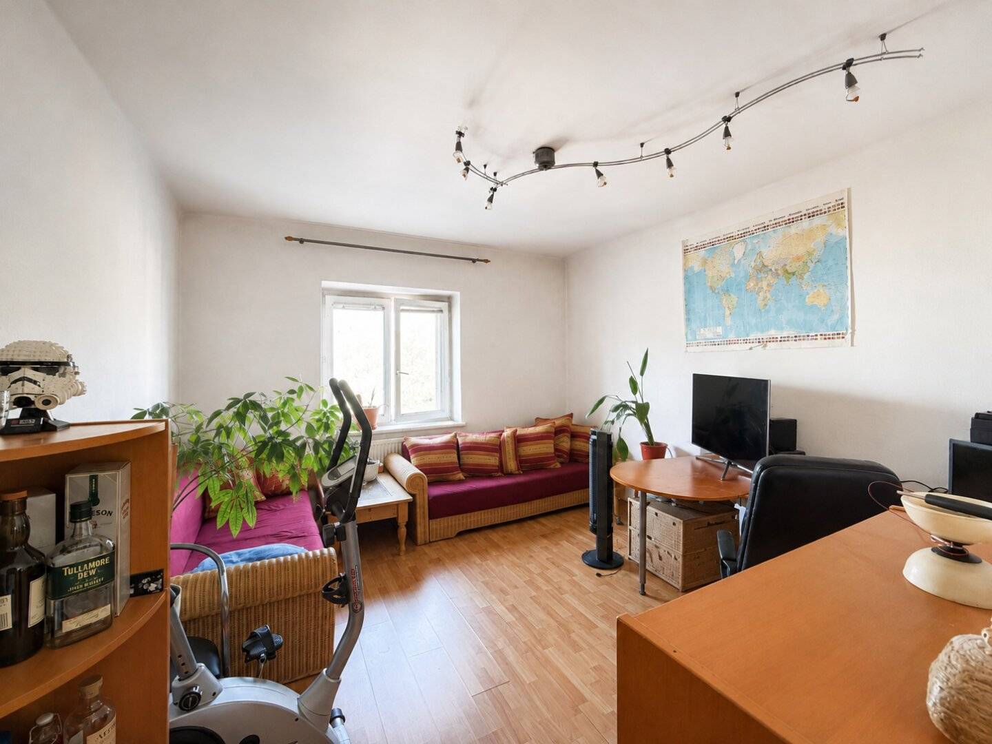 Charming 2-room apartment with separate kitchen and elevator
