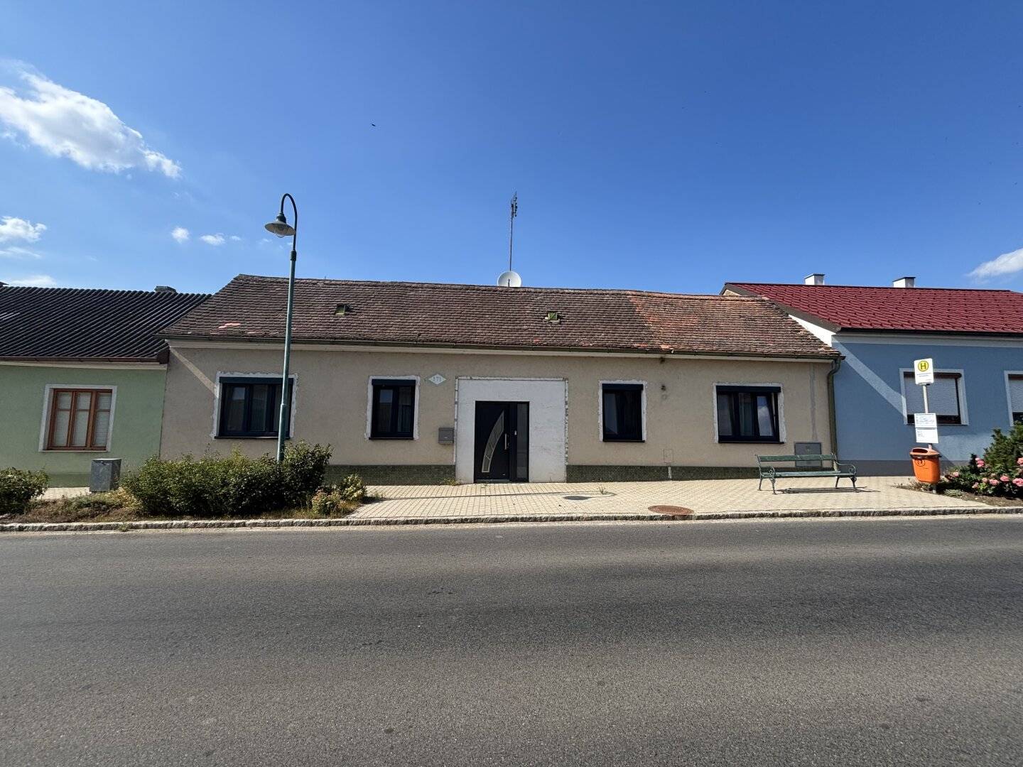 Geräumiges Bauernhaus mit ausgebauter 100m² Halle Nahe Laa/Thaya - für nur 129.000
