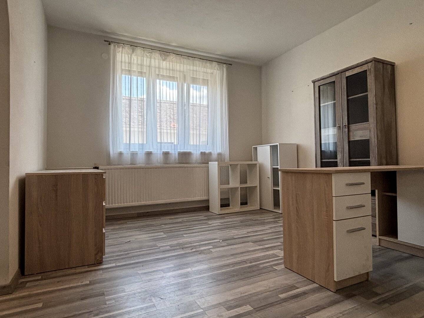 Geräumiges Bauernhaus mit ausgebauter 100m² Halle Nahe Laa/Thaya - für nur 129.000