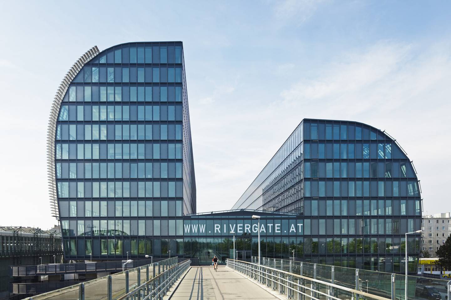Lichtdurchflutete Loftwohnung mit Donaublick und Atrium
