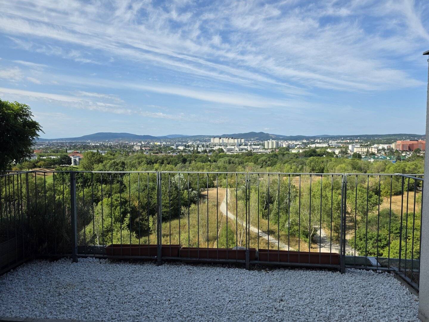 Moderne Maisonette Wohnung mit fantastischem Ausblick und Terrasse