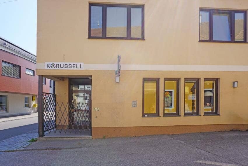 Wohn- und Geschäftshaus mit Nebengebäuden und Garten im Ortszentrum von Maria Anzbach