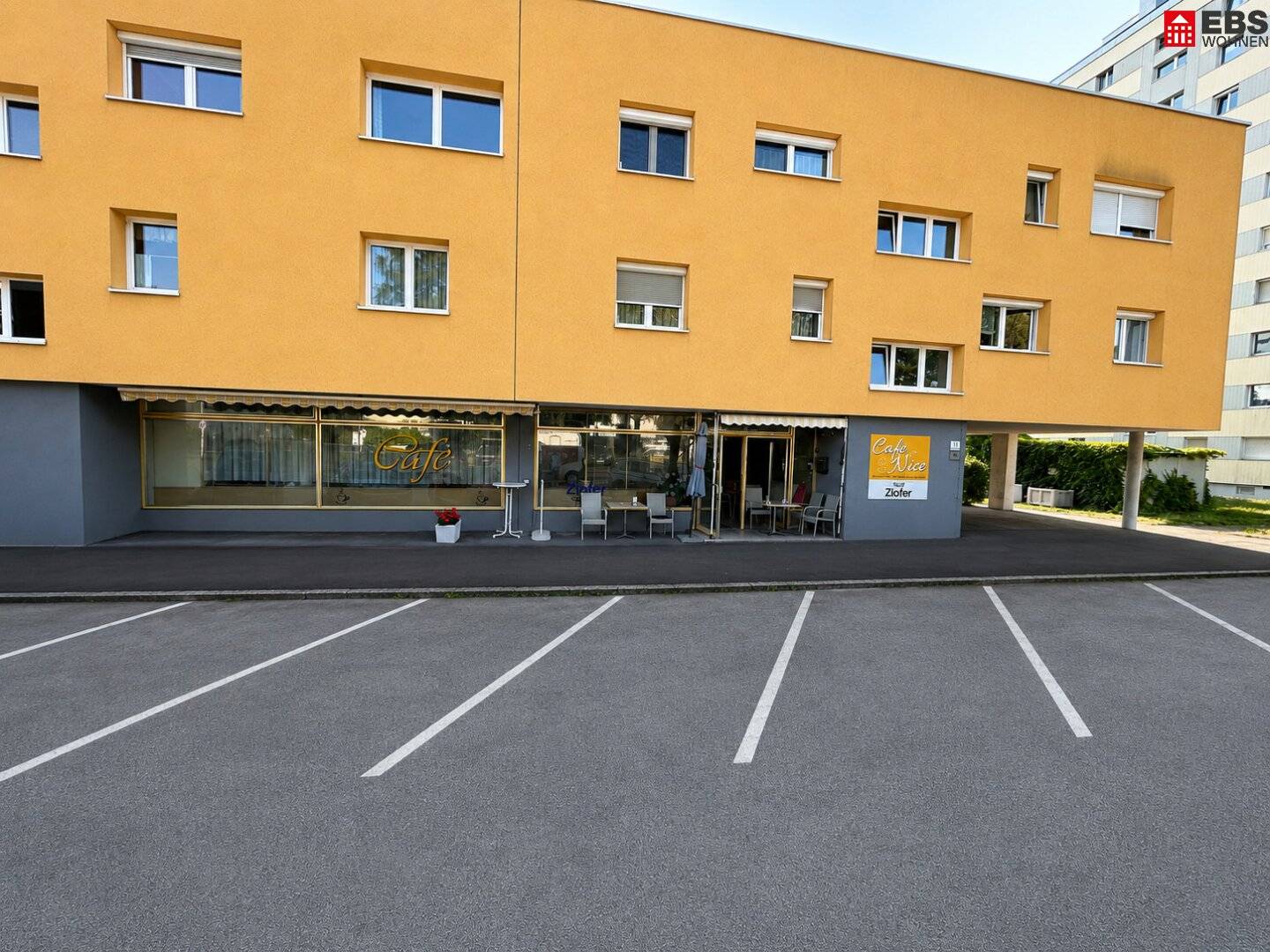 High-revenue gastronomy premises with small guest garden in the sought-after Froschberg, optionally fully equipped and furnished, ready to start immediately