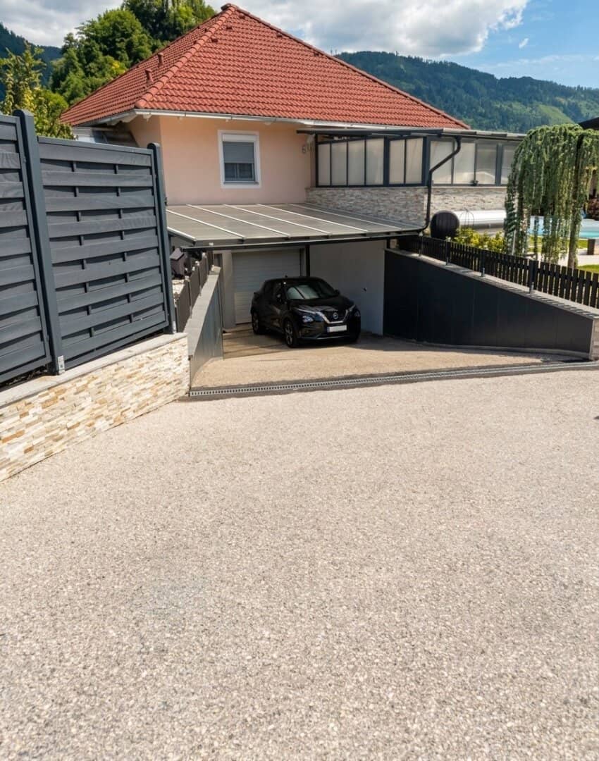Erstklassiger Bungalow mit Swimmingpool, Werkstatt und Garage