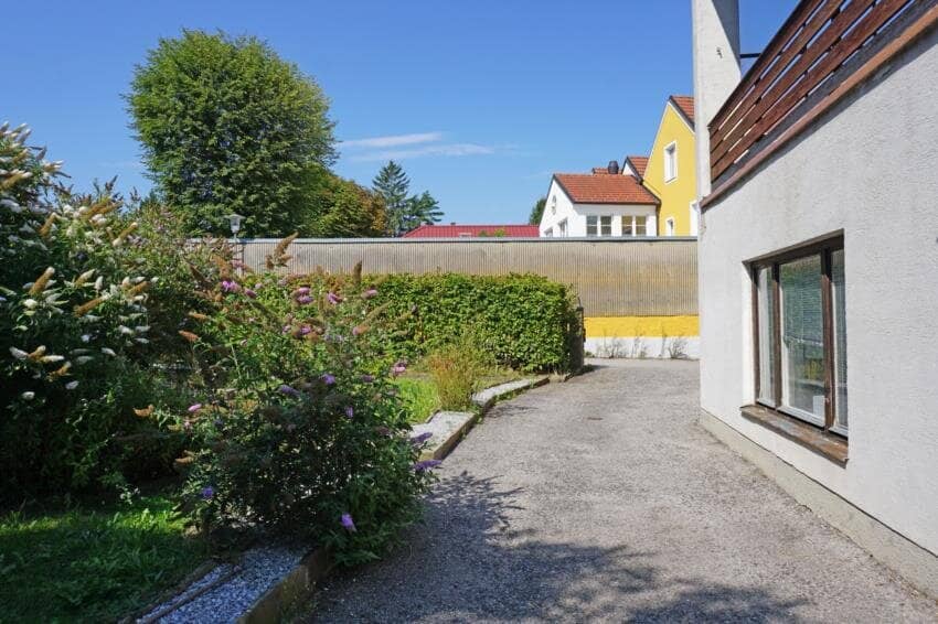Wohnhaus mit Geschäftslokal, Garage im Zentrum Maria Anzbach