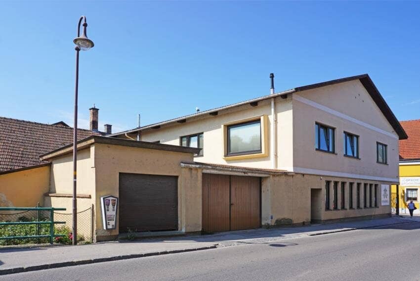 Wohnhaus mit Geschäftslokal, Garage im Zentrum Maria Anzbach