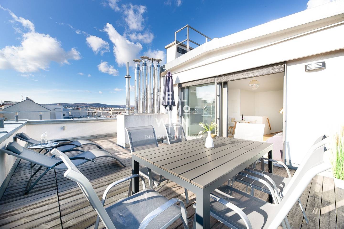 Exklusive 4-Zi-Dachgeschosswohnung mit 35 m² Terrasse &amp; Balkon mit Rundumblick auf Innenstadt und Kahlenberg