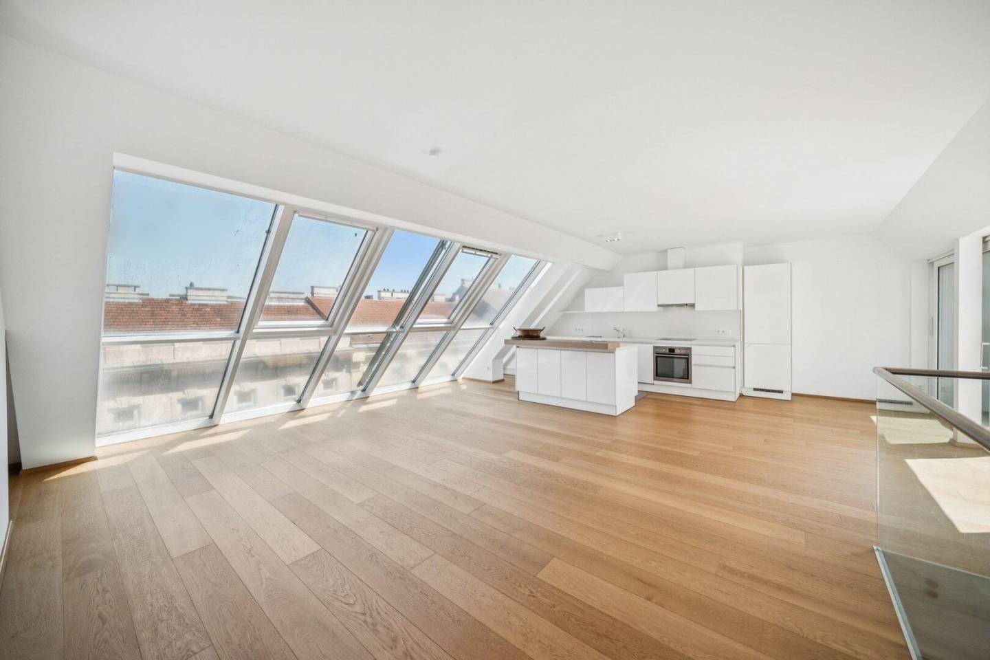 Exklusive Familien-Dachgeschosswohnung nahe Servitenviertel und Donaukanal