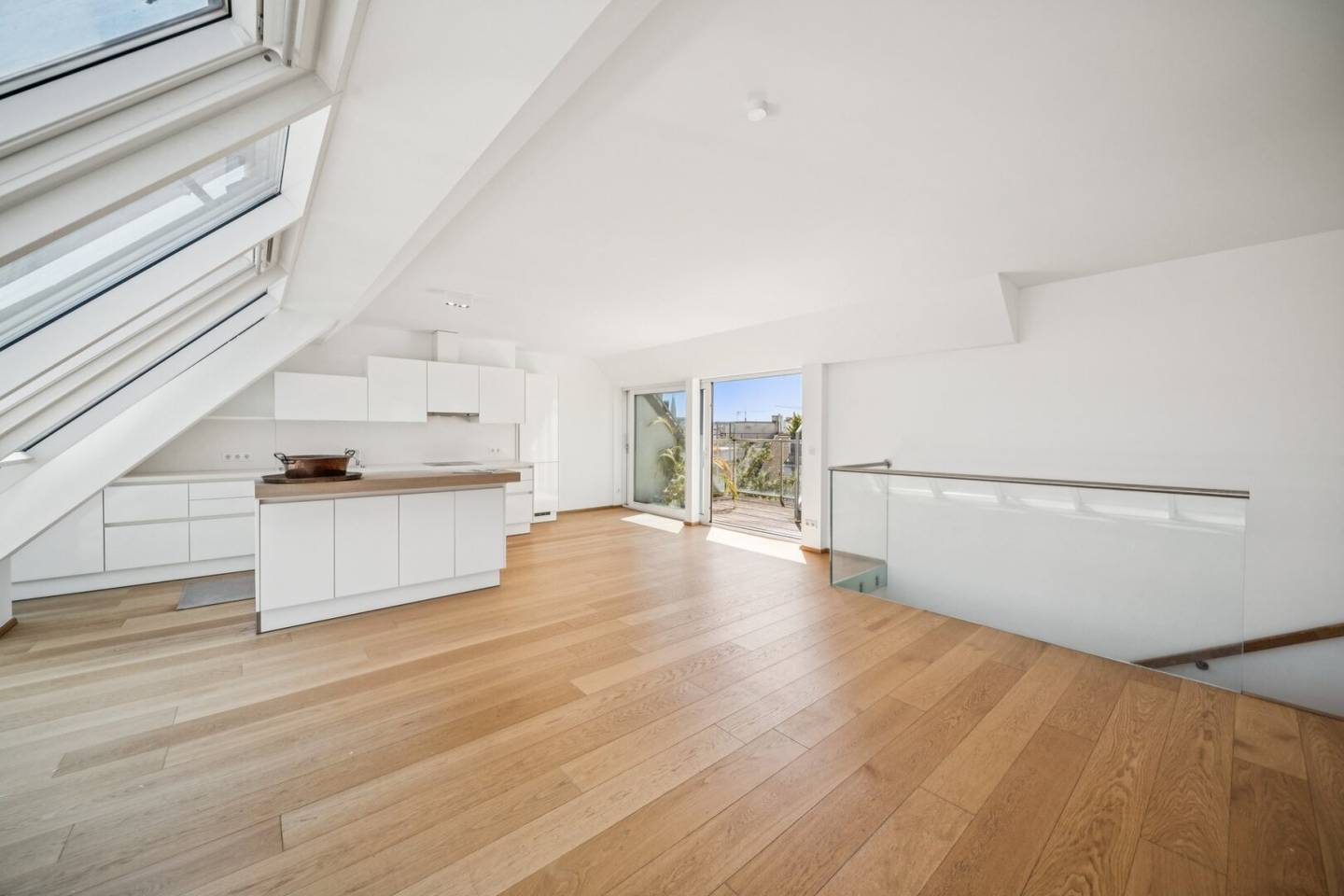 Exklusive Familien-Dachgeschosswohnung nahe Servitenviertel und Donaukanal
