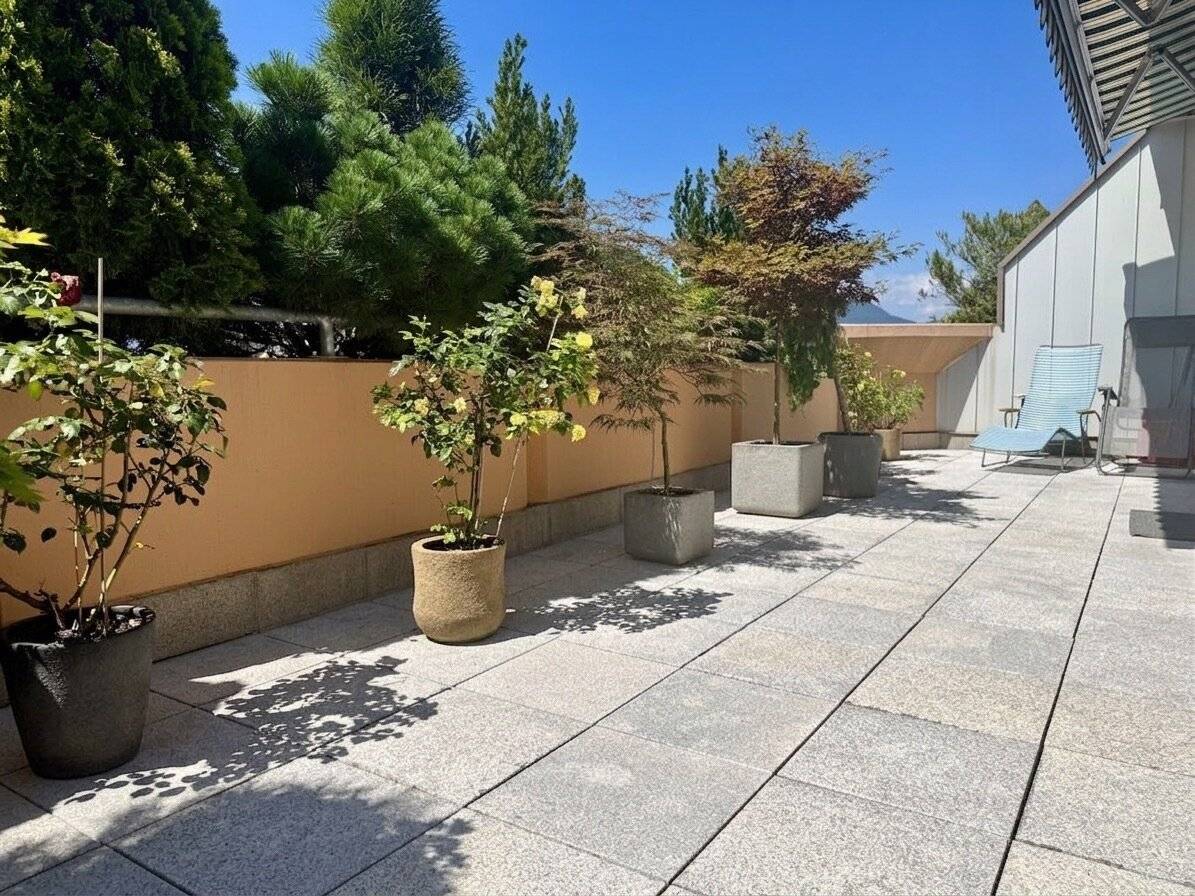 Helle 2-Zimmer-Dachgeschosswohnung mit sonniger Terrasse und Tiefgarage