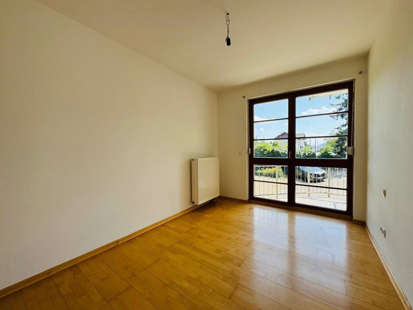Sunny balcony apartment in central location