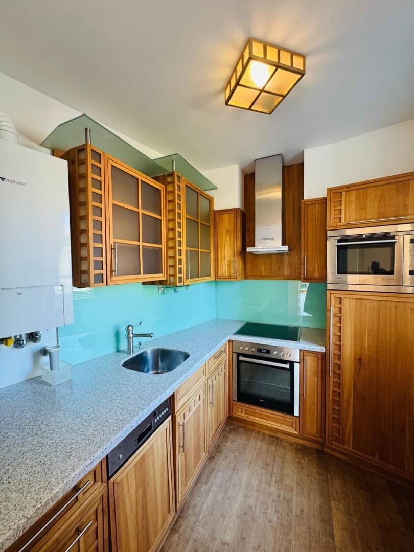Sunny balcony apartment in central location