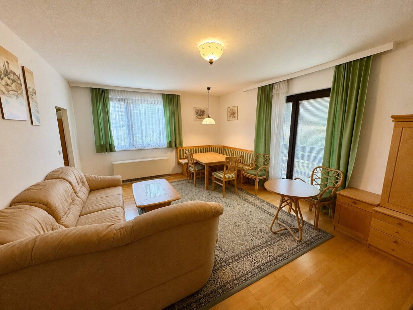 Möblierte 2-Zimmer-Wohnung mit Eckbalkon im Grünen – Gemeinschaftsgarten, Parkplatz