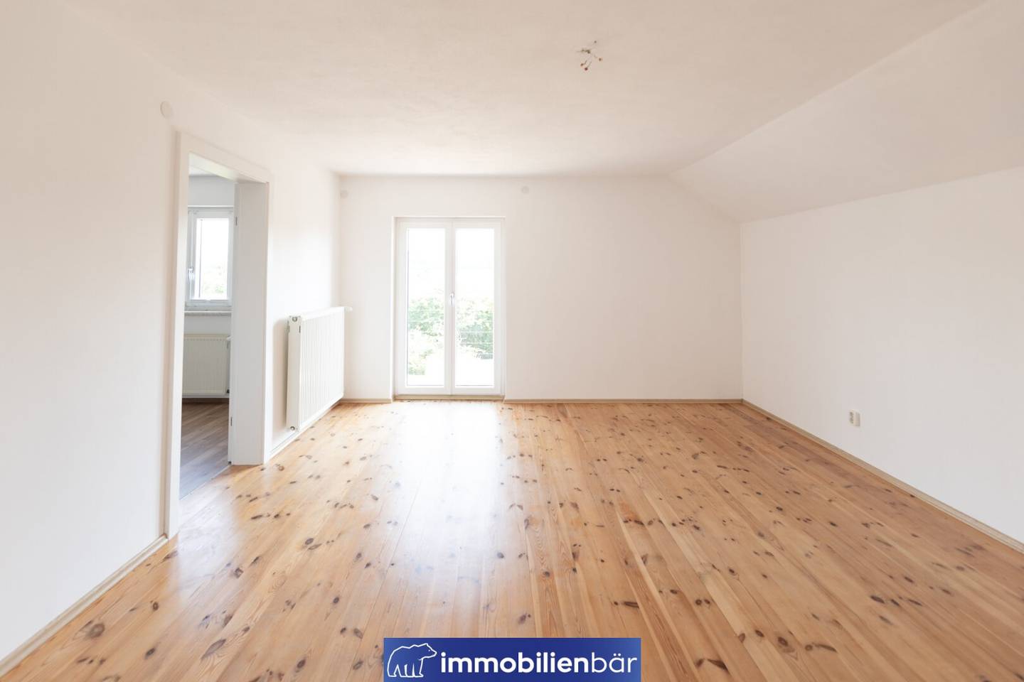 EINZIEHEN STATT SANIEREN! Einfamilienhaus mit großem Grundstück, Doppelgarage &amp; viel Platz