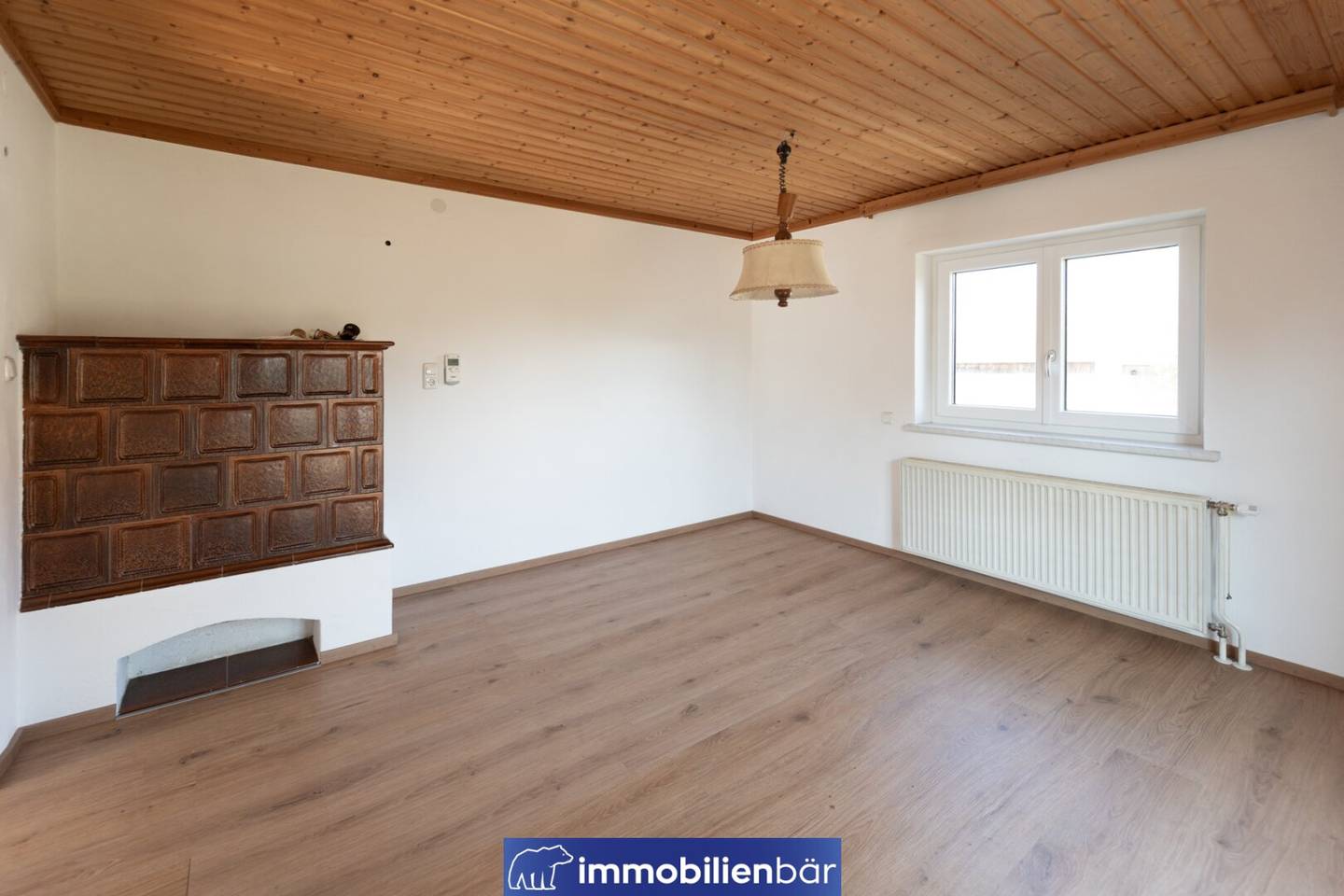 EINZIEHEN STATT SANIEREN! Einfamilienhaus mit großem Grundstück, Doppelgarage &amp; viel Platz