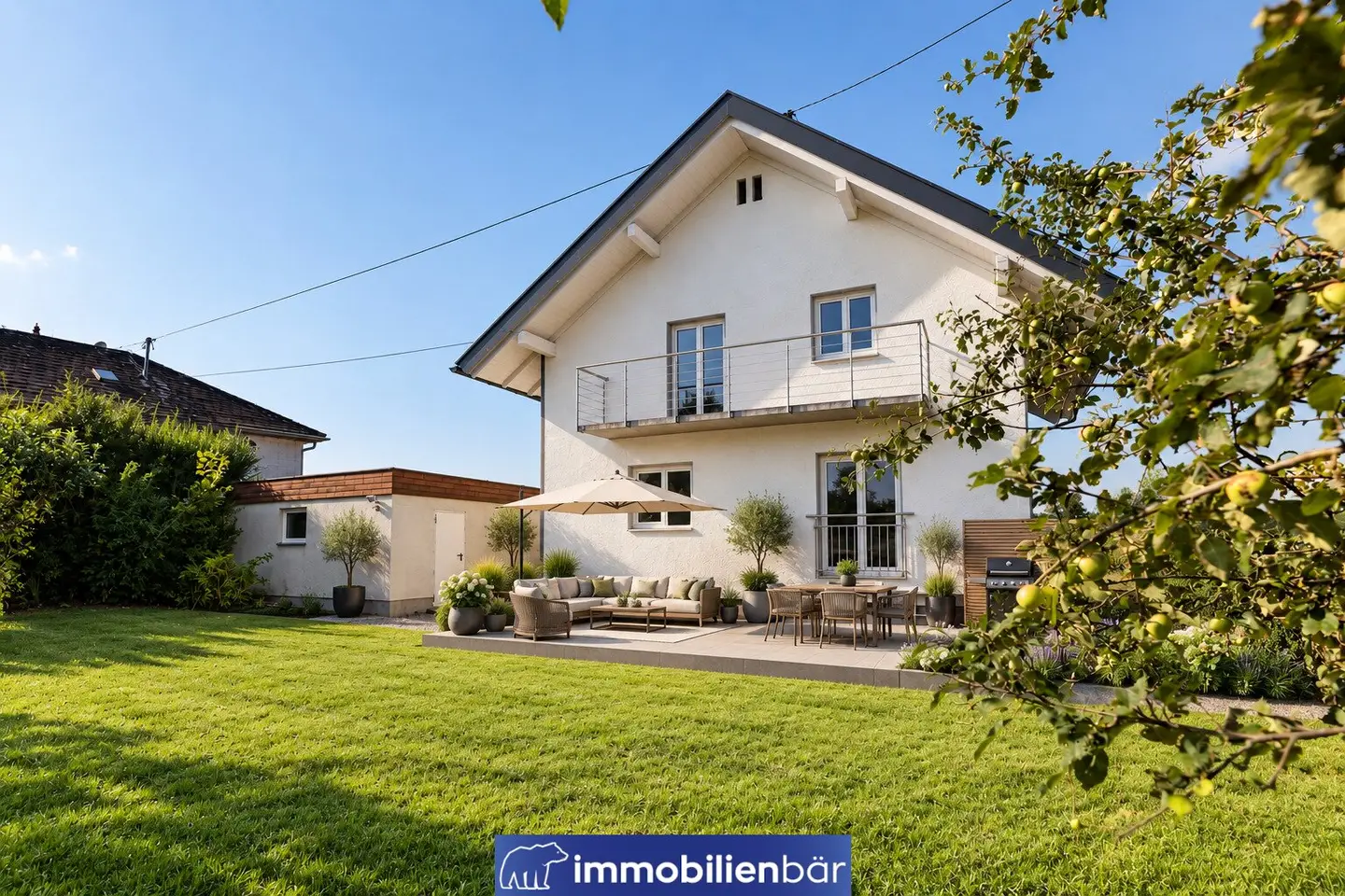 EINZIEHEN STATT SANIEREN! Einfamilienhaus mit großem Grundstück, Doppelgarage &amp; viel Platz