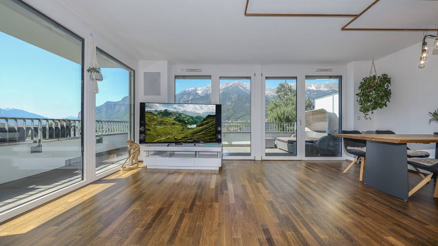 Wohnung with penthouse feel terrace and private garden