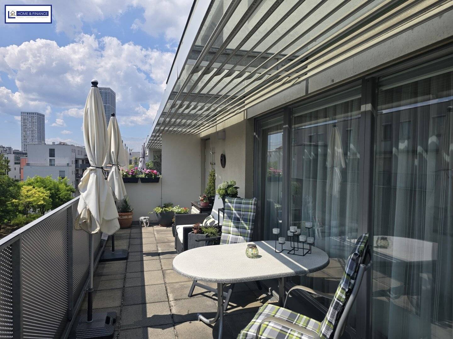 herrliche Terrasse! Dachgeschoss! 3 Minuten bis zum Donauzentrum!