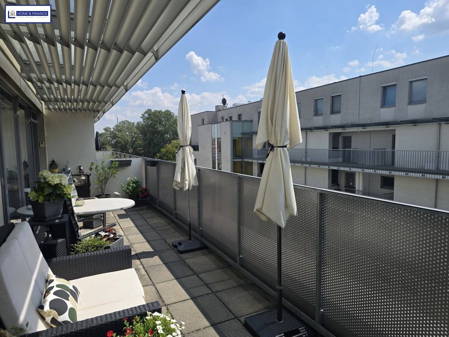 herrliche Terrasse! Dachgeschoss! 3 Minuten bis zum Donauzentrum!