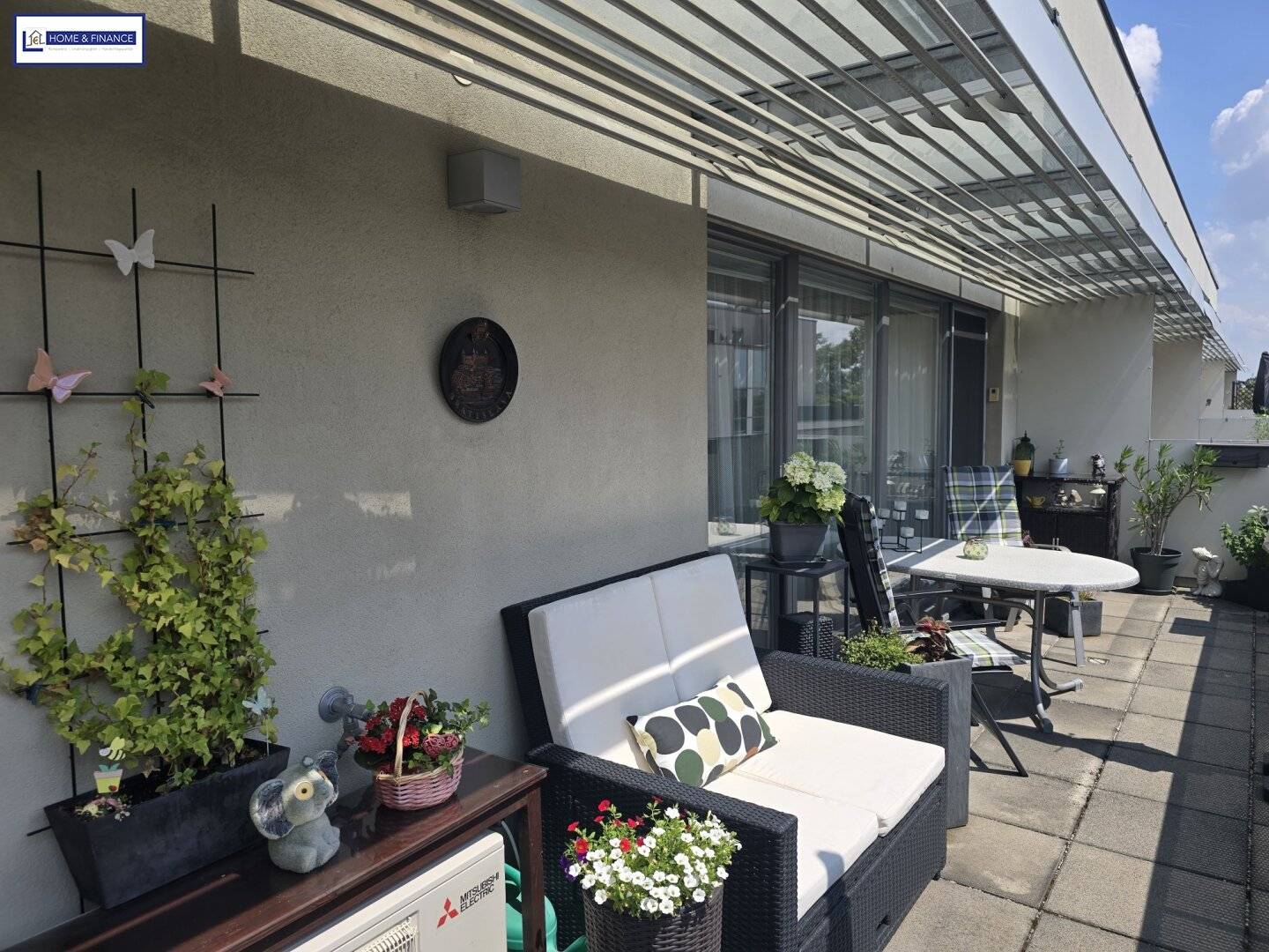 herrliche Terrasse! Dachgeschoss! 3 Minuten bis zum Donauzentrum!
