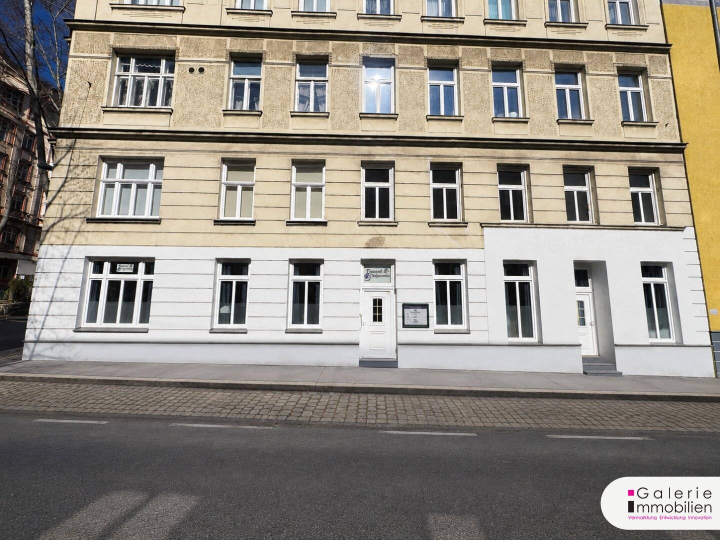 1090 Vienna | Near U4 U6 | street-facing old building unit with loft character | 182 m² | versatile use