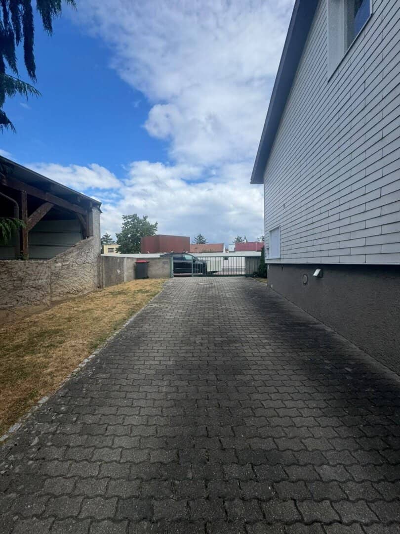 Exposé – Single-family house with large plot and versatile outbuilding in Leobersdorf