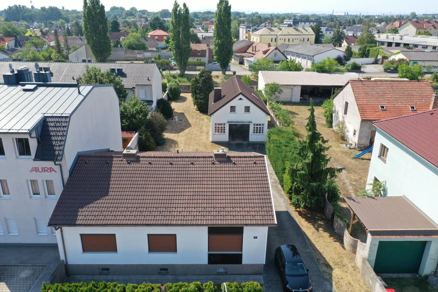Exposé – Single-family house with large plot and versatile outbuilding in Leobersdorf