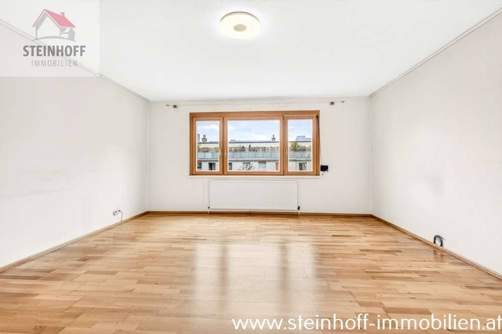 Quiet bright apartment near Mariahilfer Straße with courtyard balcony