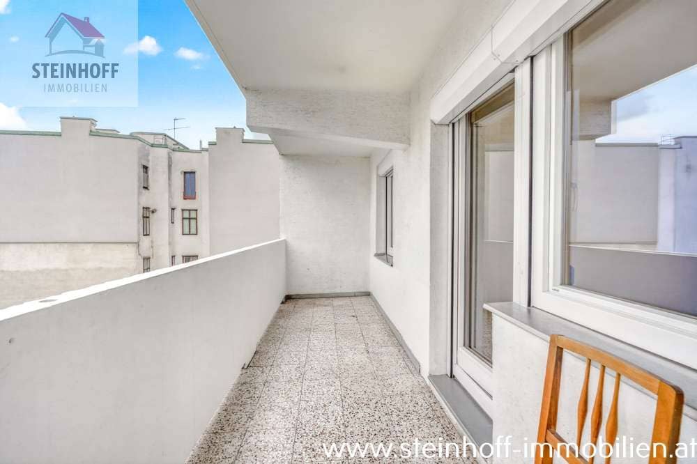 Quiet bright apartment near Mariahilfer Straße with courtyard balcony