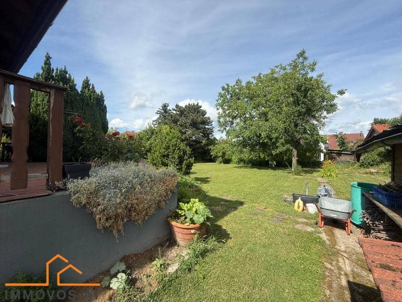 Investment apartment on private land with garden and subdivision potential