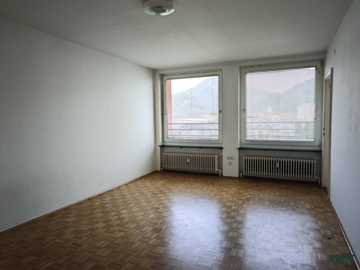 Sunny studio apartment - central city location