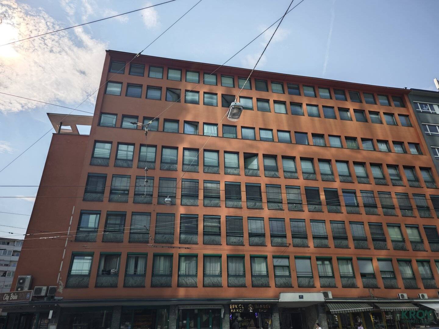 Sunny studio apartment - central city location