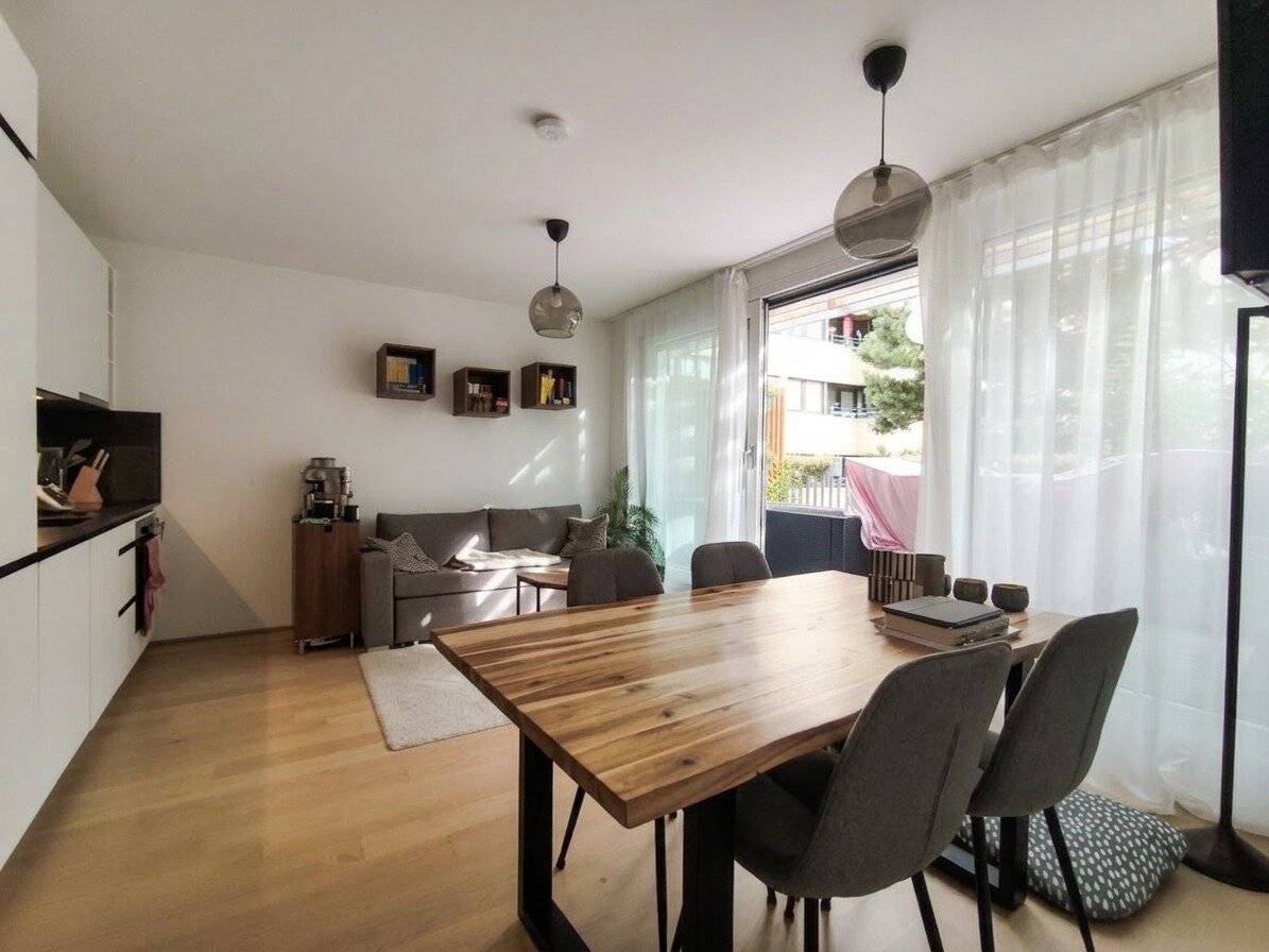 Pauschalmiete inklusive Warmwasser &amp; Heizung/Kühlung - Moderne 2-Zimmer-Wohnung mit schöner Terrasse in den Hof - Stilvolle Ausstattung