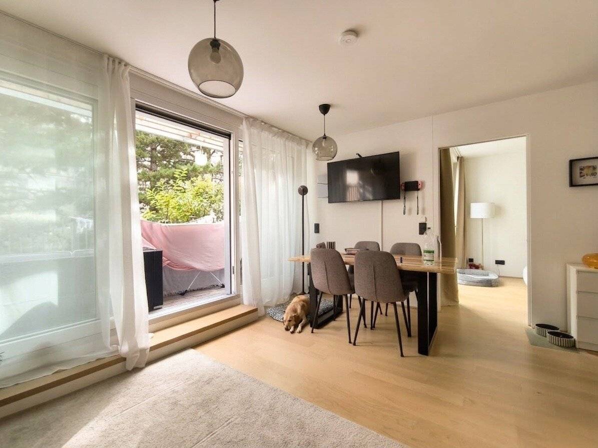 Pauschalmiete inklusive Warmwasser &amp; Heizung/Kühlung - Moderne 2-Zimmer-Wohnung mit schöner Terrasse in den Hof - Stilvolle Ausstattung