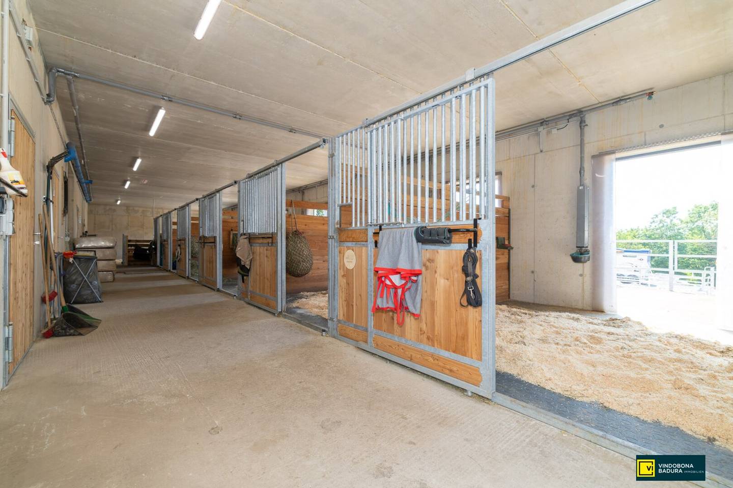 Equestrian paradise on the outskirts of Vienna – Newly built riding facility with state-of-the-art equipment