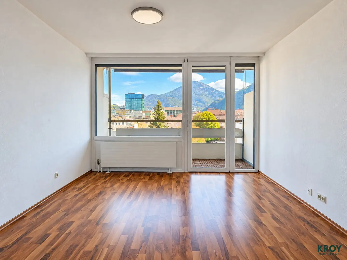 Gepfelgte Garconniere mit Loggia – zentrale Citylage- beste Infrastruktur