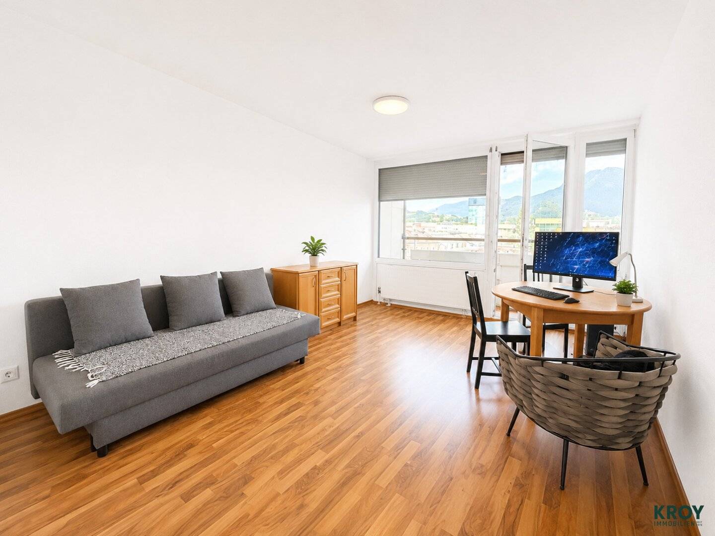 Well-kept studio with loggia, central city location, best infrastructure